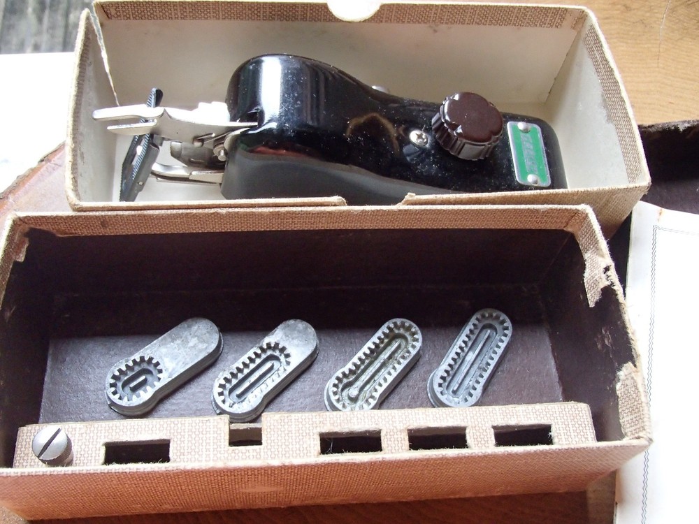 Vintage Greist Automatic Rotary Buttonholer Attachment & 5 Sizes