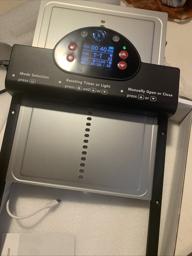 Solar Powered Automatic Chicken Coop Door with Timer/PIR Sensor Modes