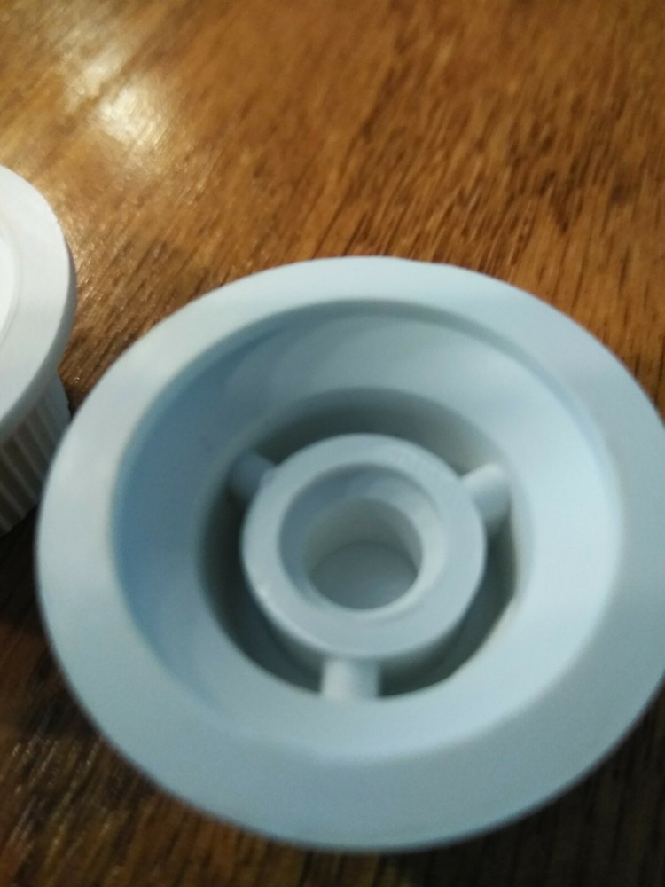 2 Genuine Fender Volume Knobs for Stratocaster / Split Shaft White