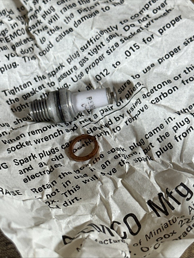 REMCO*MODEL AIRPLANE ENGINE PART*SPARK PLUG*C-1*SP*NOS*SAI