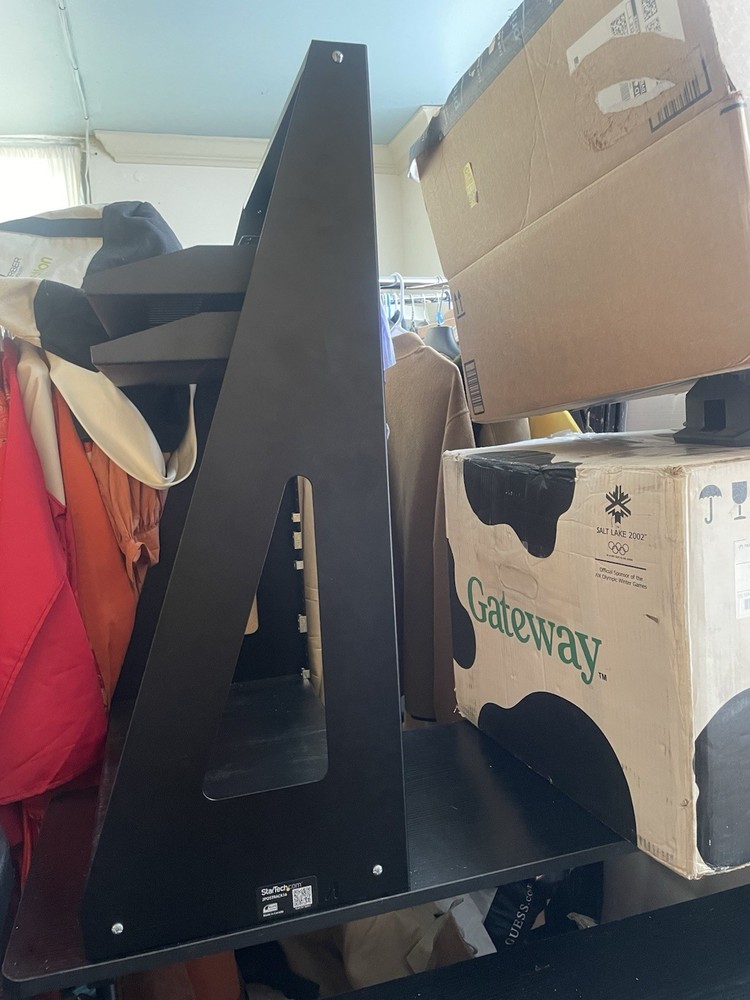 StarTech.com 2-Post 16U Heavy-Duty Desktop Server Rack Open Frame 19in READ DESC