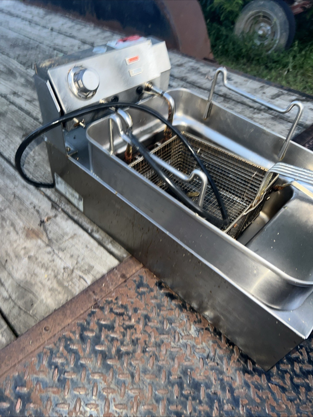 Wells 5E-F15CY 15 lb. Electric Countertop Fryer - 208-240V, 4319/5750W W