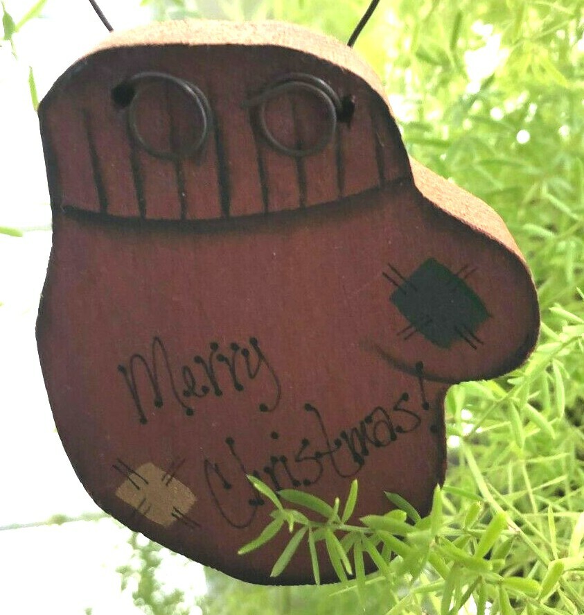 MERRY CHRISTMAS WOOD MITTEN ORNAMENT
