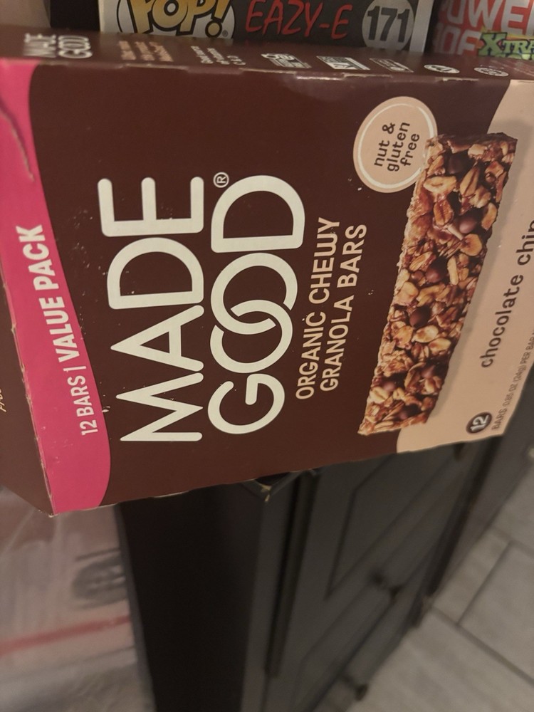 12x Drywall nails and Milwaukee marker