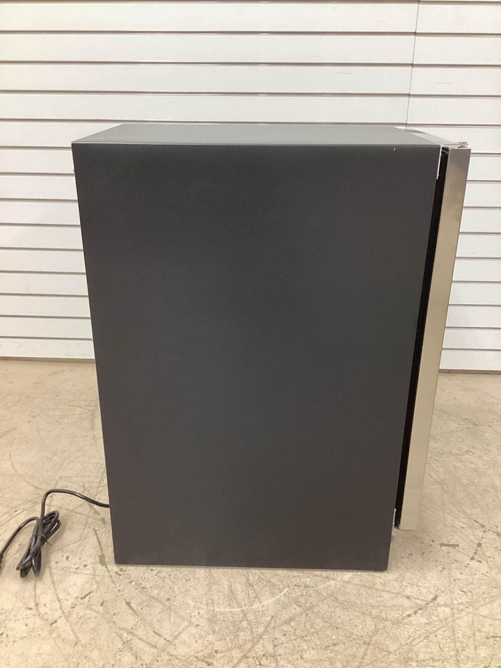 Summit Appliance Ice Maker Model# BIM44G