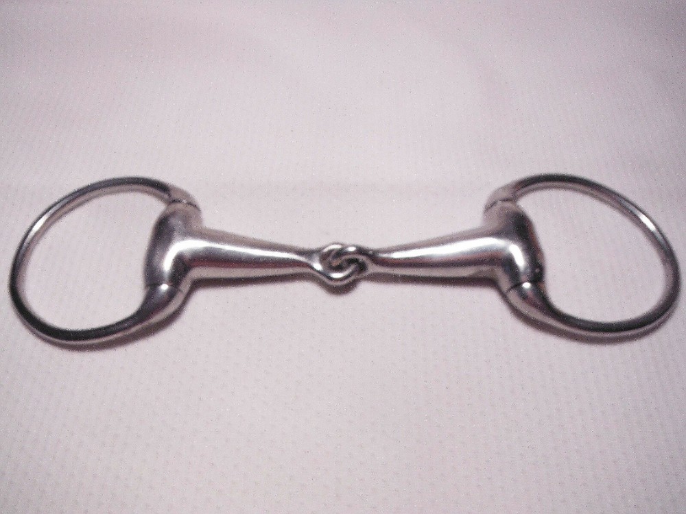 VINTAGE EGGBUTT SNAFFLE BIT ~ VERY LIGHT WEIGHT.