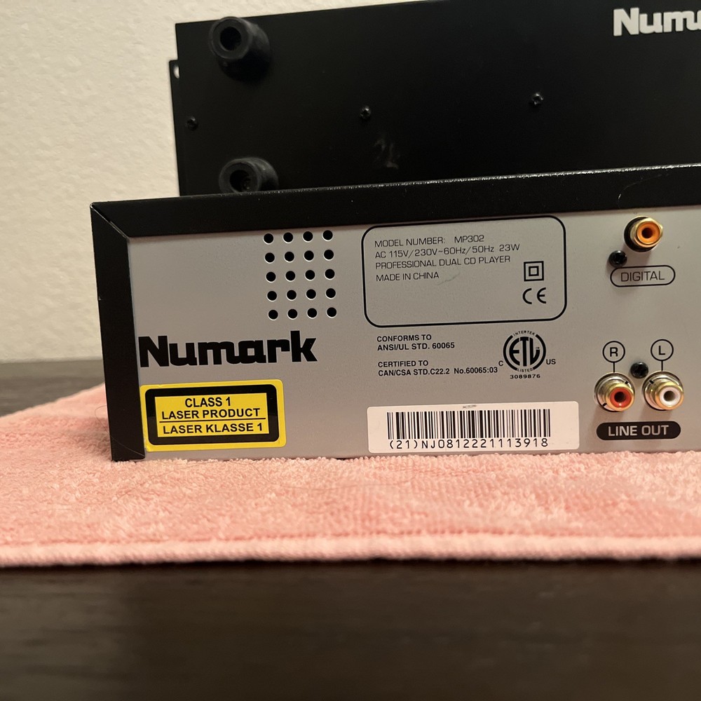 NUMARK MP302 Professional Dual MP3 CD Player With Controller. Rack-mount.