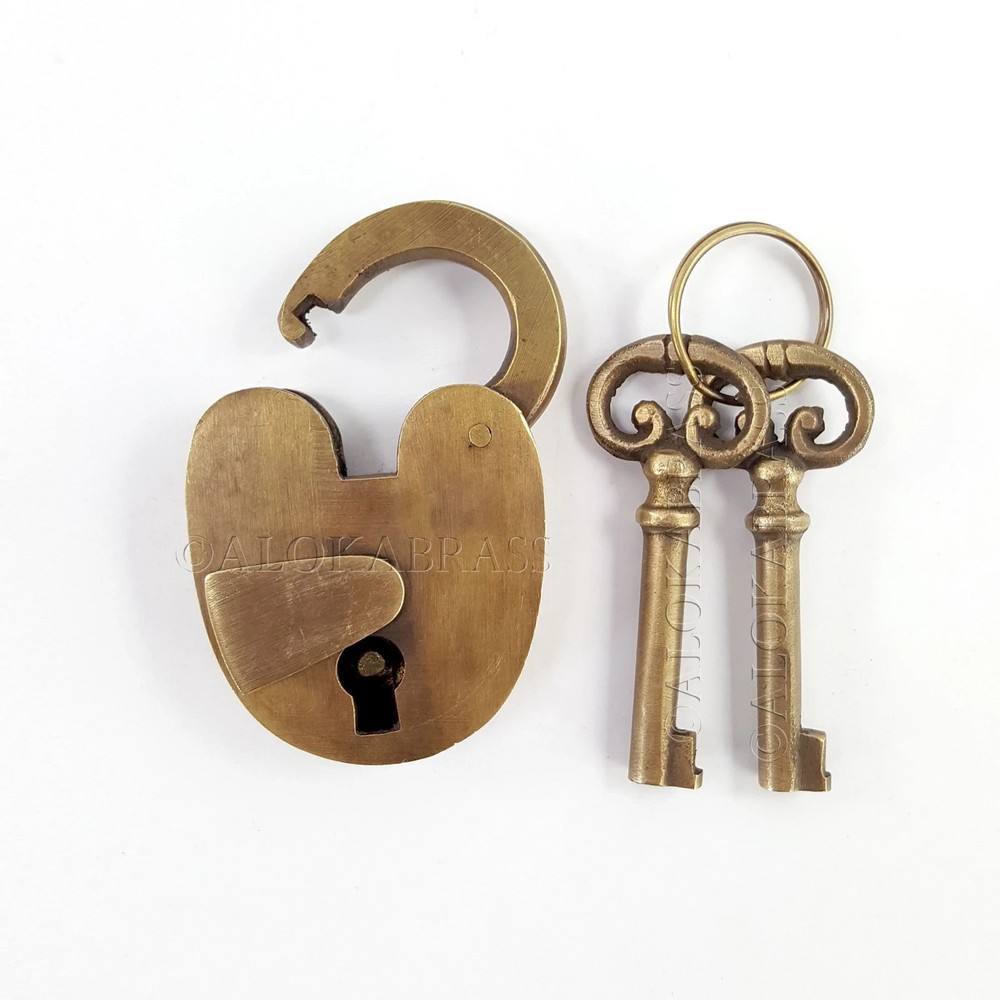 aged 2.3/4" old style aged Padlock solid heavy brass 2 keys heavy lock 7cm