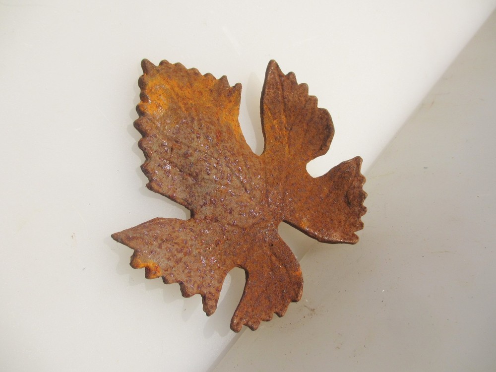 Vintage Iron Decorative Leaf Leaves Mount - £5 each