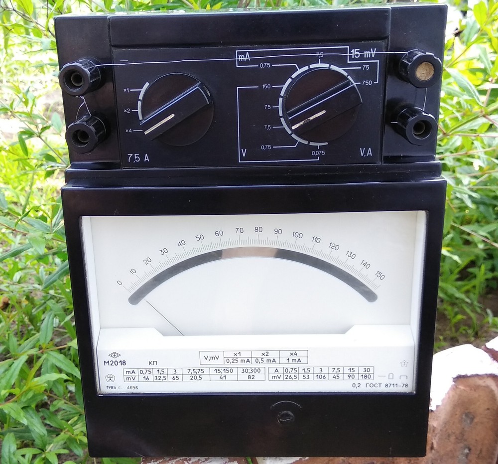 Vintage soviet analog device Voltmeter Ammeter Voltammeter M2018 Bakelite USSR