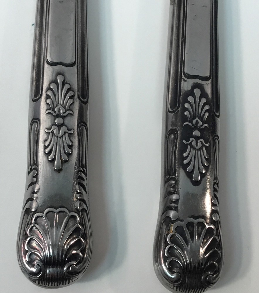 Regent stainless 2 knives