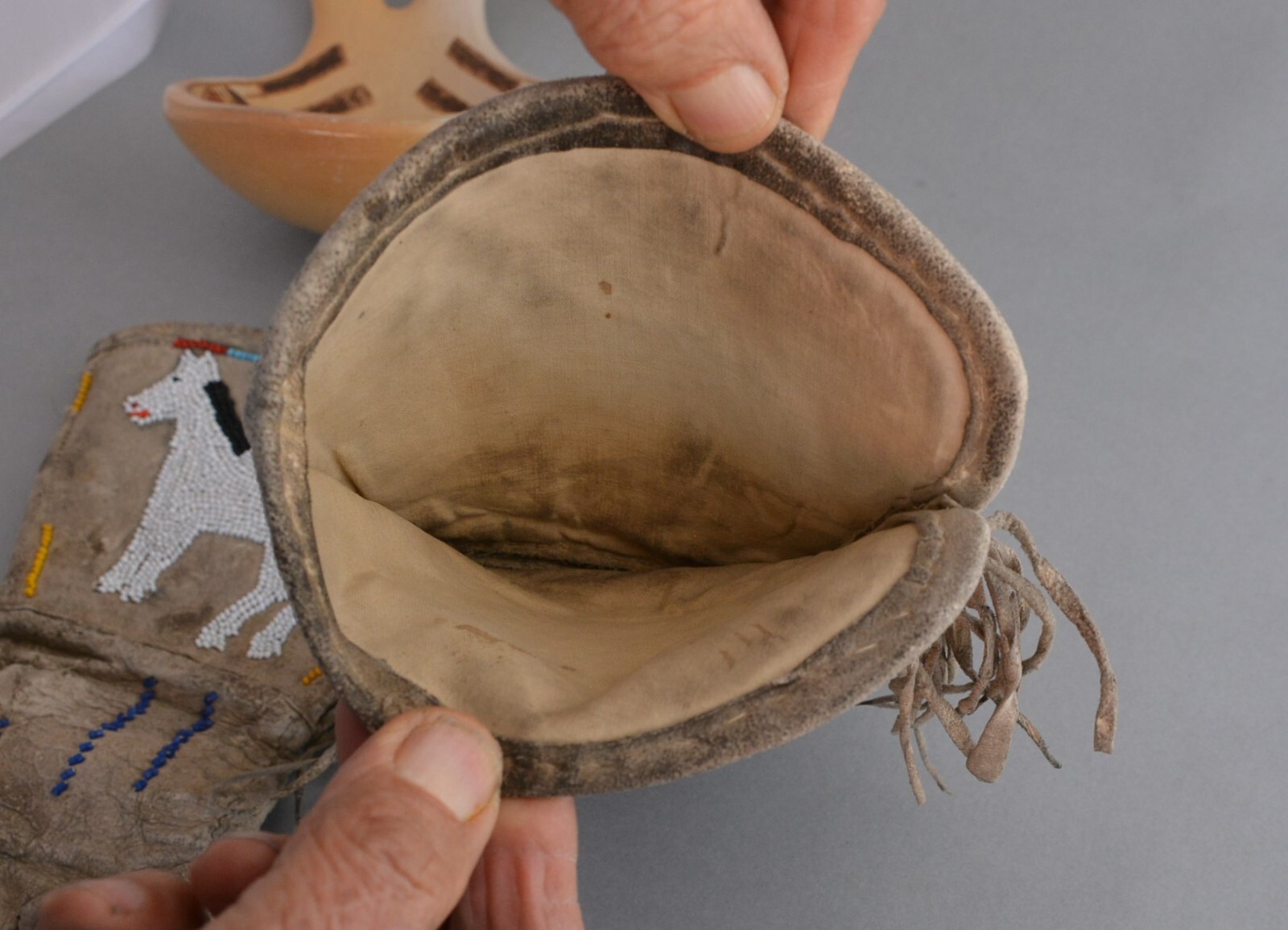 Old Plateau Indian Beaded Gauntlet Gloves - Pictorial Horses