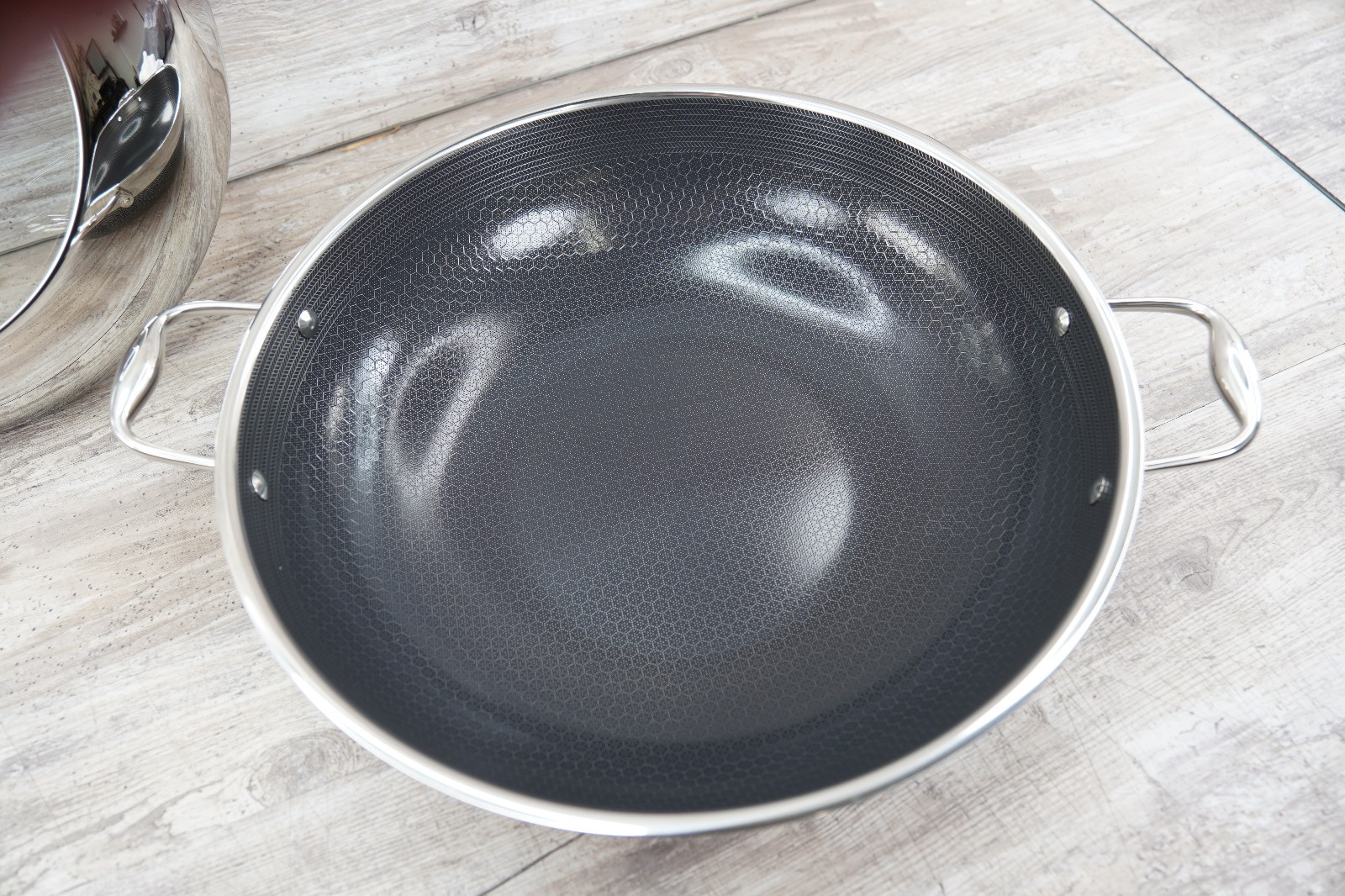 HexClad Hybrid Nonstick 14" Inch Wok W/ Stainless Steel Lid #7551