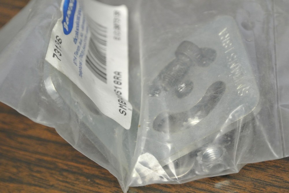 BANNER 73136 / SMBAMS18RA / RIGHT-ANGLE SENSOR MOUNTING BRACKET NEW SURPLUS