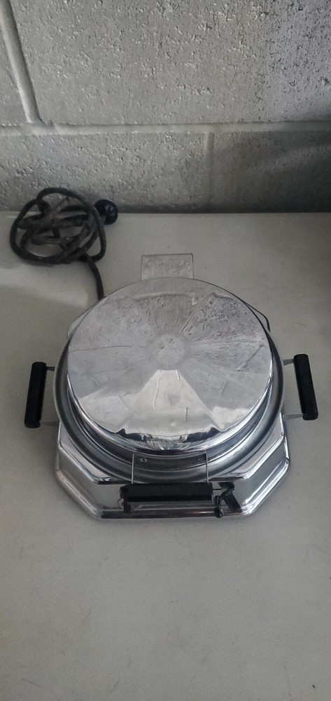 Historic 1930 Toastmaster Waffle-Master 2C1 First Waffle Maker Iron - WORKS!