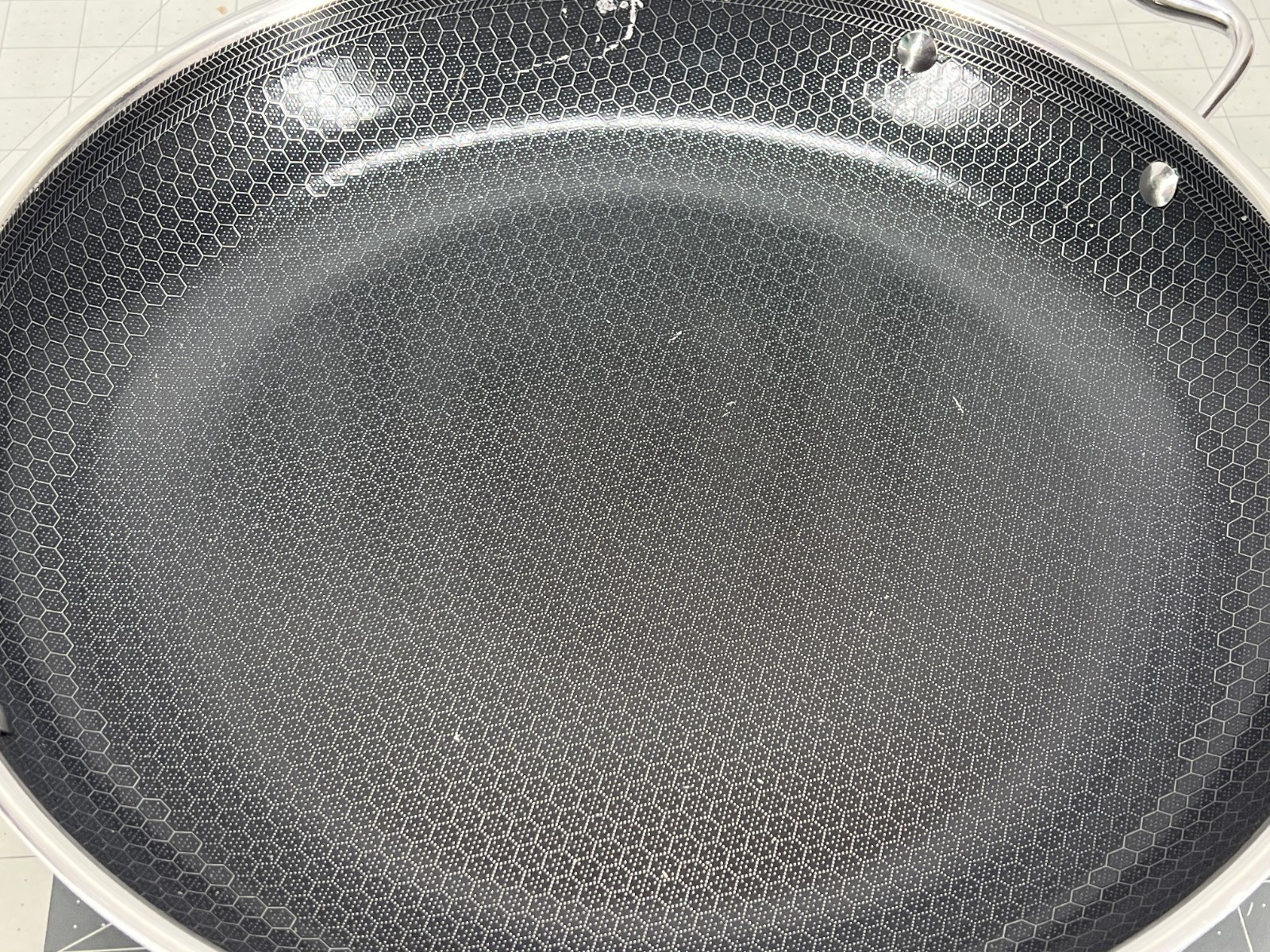 HexClad Hybrid Nonstick 14" Frying Pan, No Lid - Used