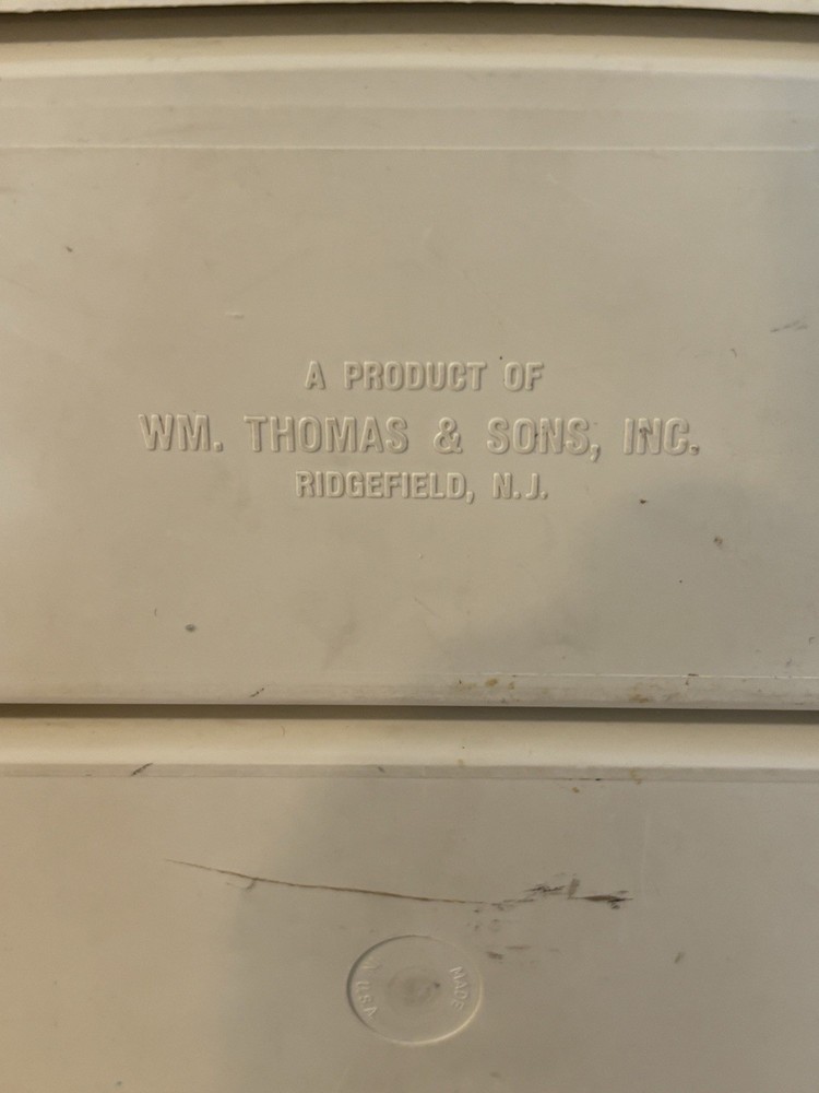 WM. Thomas & Sons, Inc. Plastic Spool/Bobbin Storage Box with Compartments