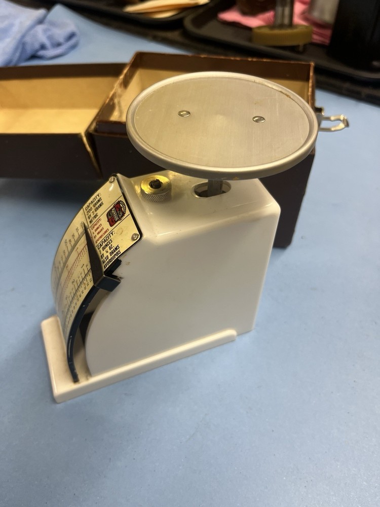 Vintage Hanson scale with case Model 1475
