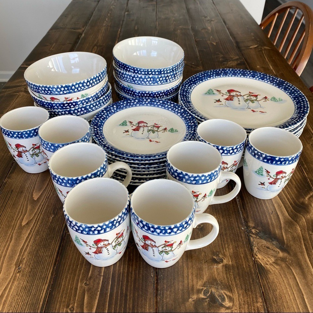 Christmas Dinnerware Set 32 Piece Serves 8