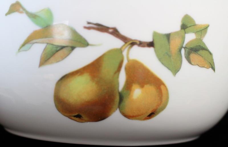 Royal Worcester Evesham Vale One Quart Round Covered Casserole