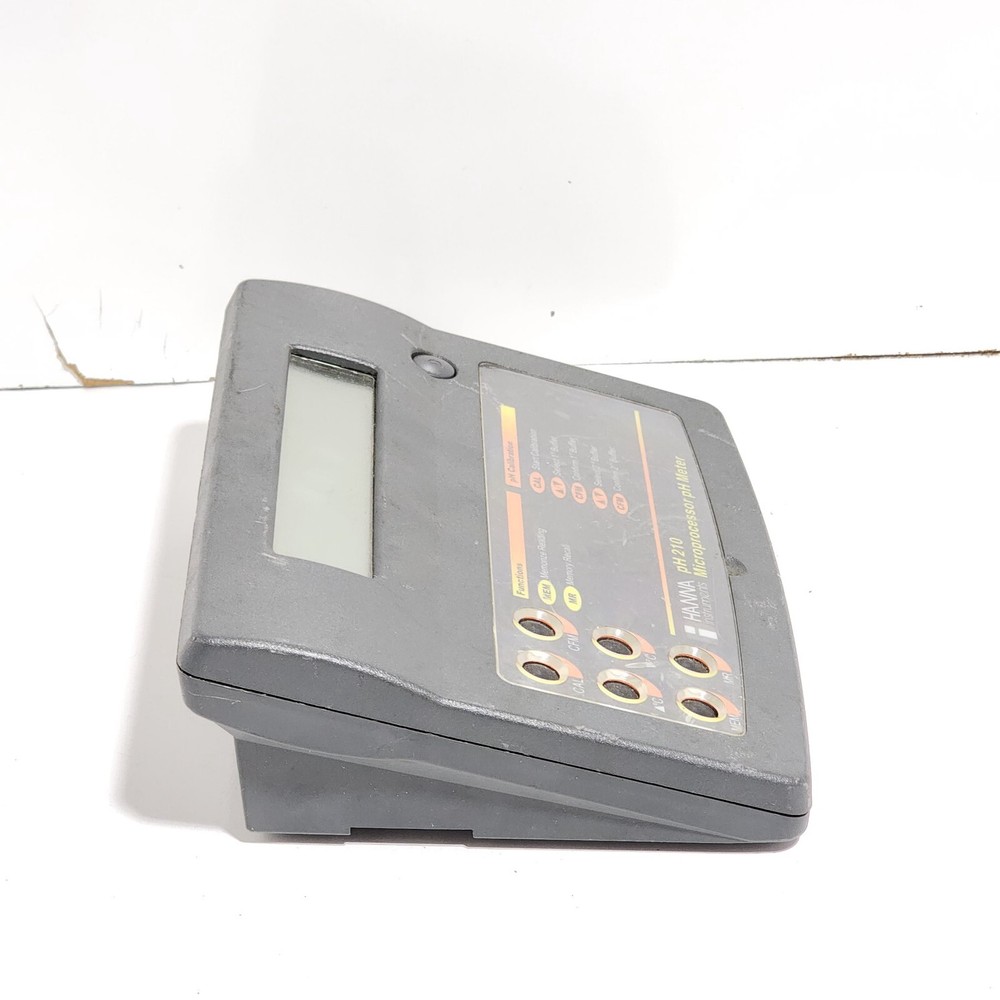 Hanna Instrument PH 210 Microprocessor pH Meter .