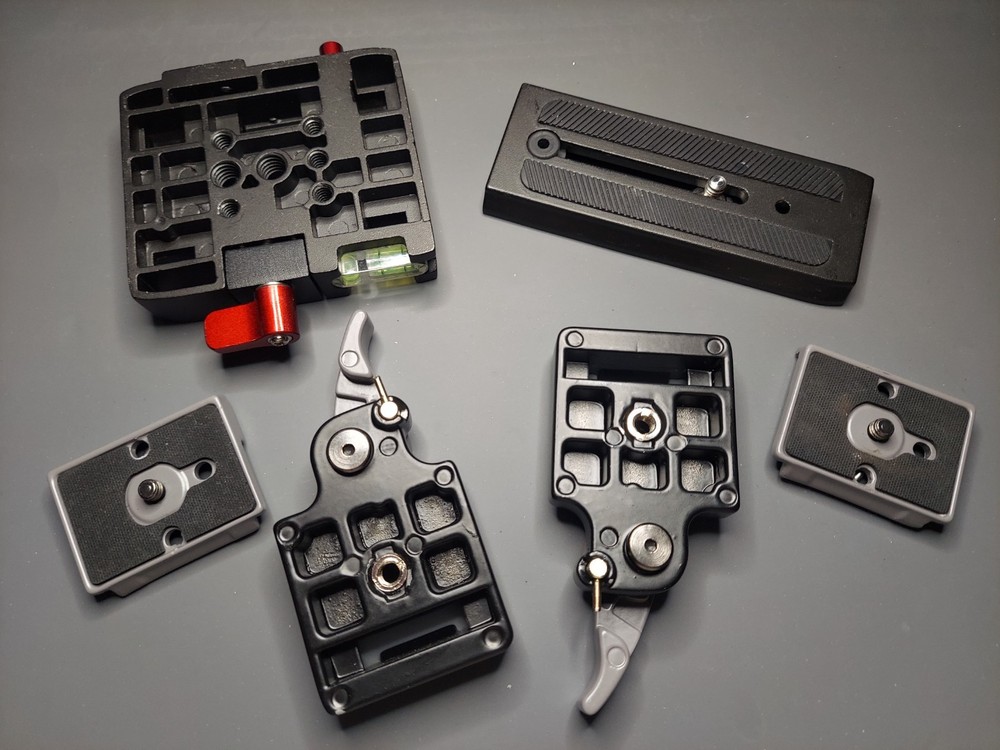 Manfrotto compatible 2 Quick Release Clamp-Adaptor and 1 Sliding Plate.