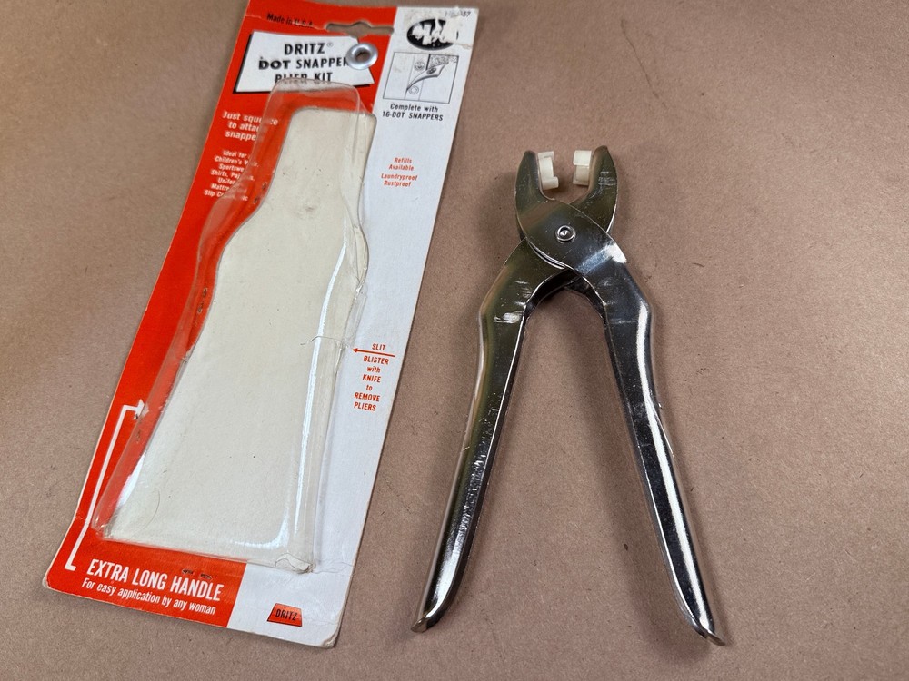 VINTAGE - Dritz - #657 DOT SNAPPER PLIER KIT with Package - FREE SHIPPING