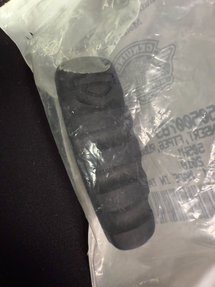 NEW OEM HARLEY-DAVIDSON RUBBER FOOTPEG INSERT 50500783 ^