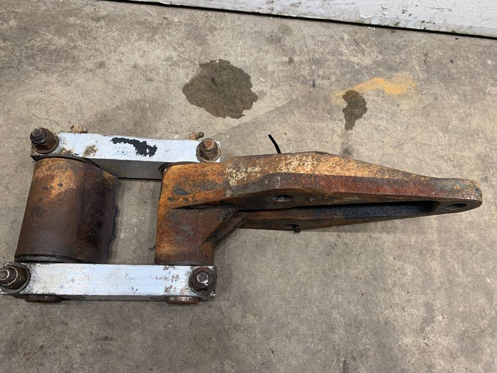 2005 Peterbilt 357 Suspension Bracket (641-11892)
