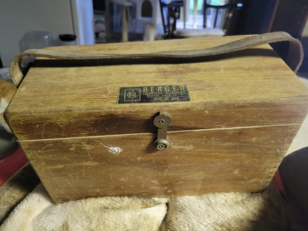 VINTAGE BERGER ENGINEERING INSTRUMENTS SURVEYING TRANSIT LEVEL & WOOD BOX CASE