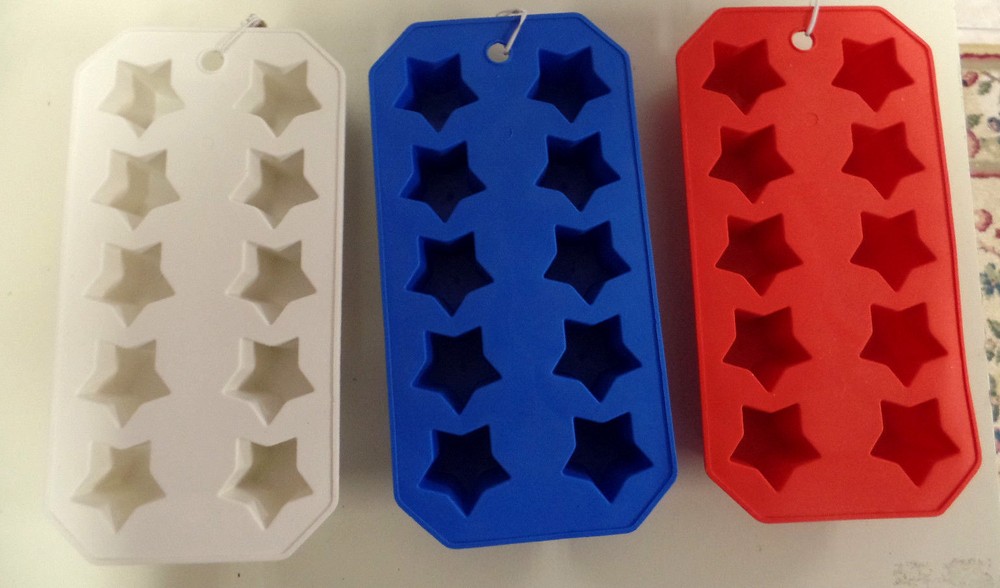 STAR ICE CUBE TRAY...RED WHITE OR BLUE