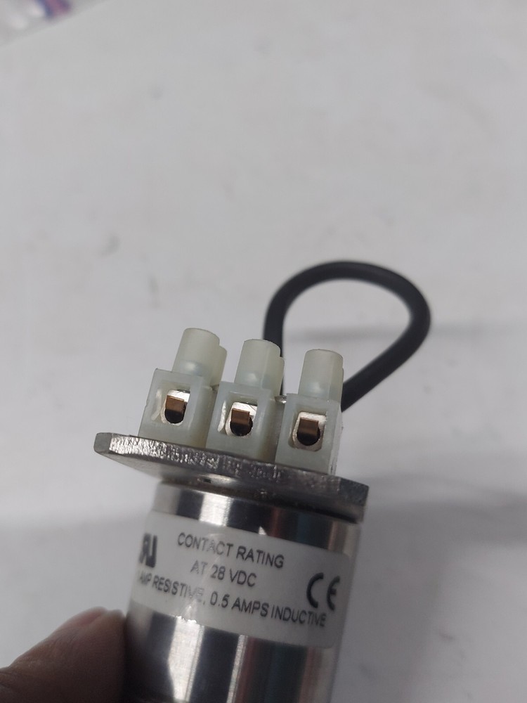 AMAT 1270-03003 Precision sensor E36W-H87 Pressure switch 4PC AVAILABLE MIA