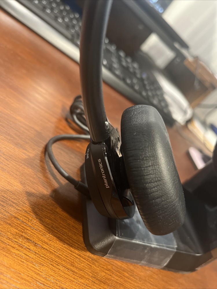 Plantronics Voyager Focus UC B825M Bluetooth Headset & Cradle