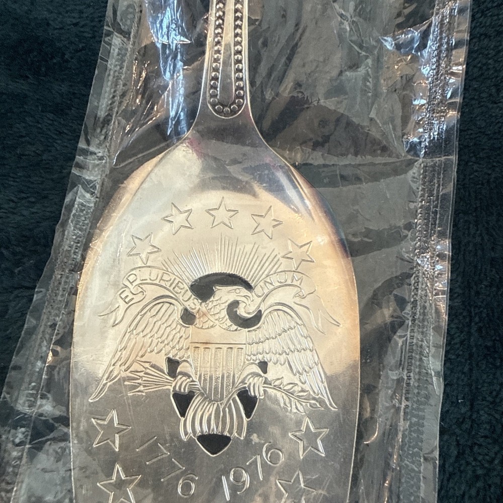 Bicentennial Pie Server 1776-1976 Silver Plated Rogers Oneida Ltd Eagle Motif