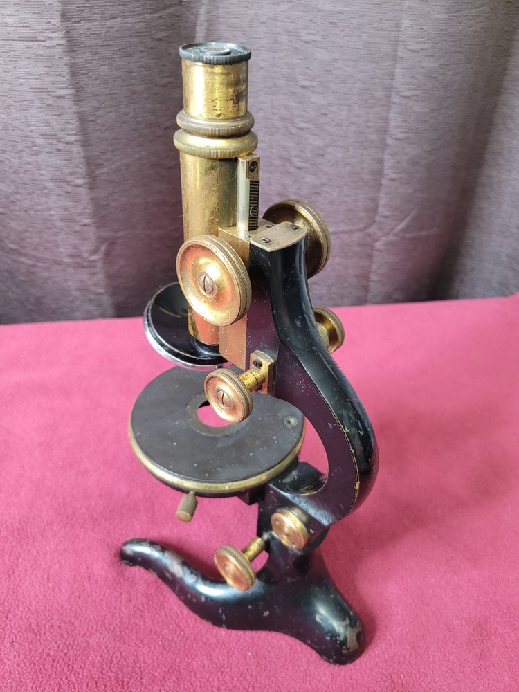 Ernst Leitz Wetzlar vtg MICROSCOPE No. 185937, all movements work