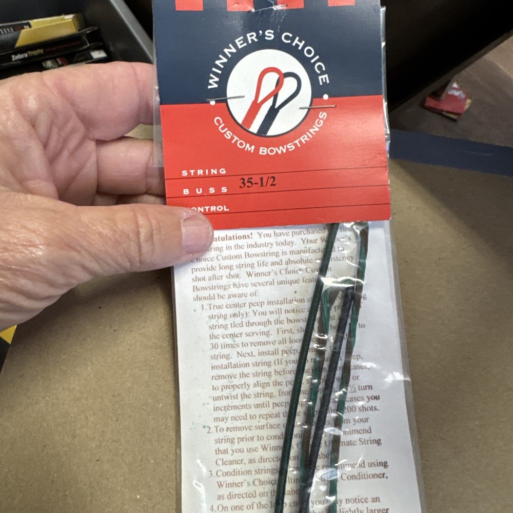 Winner’s choice custom bowstring 20 Strand Material 8125 Buss 35 1/2 Camo B loop
