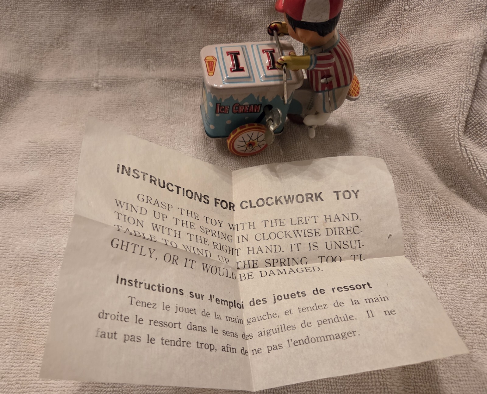 VINTAGE 80s WIND UP TIN LITHO TOY ICE CREAM VENDOR CHINA