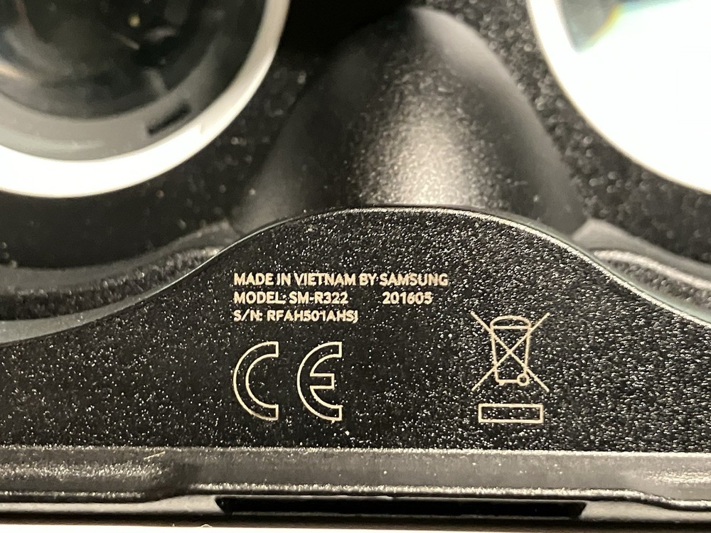 Samsung SM-R322 Gear VR Headset - Powered by Oculus