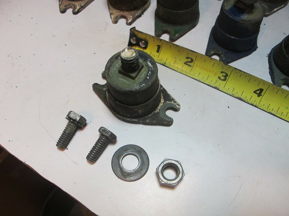 Evinrude Johnson Rubber Mount 0303879 303879 ...........----------
