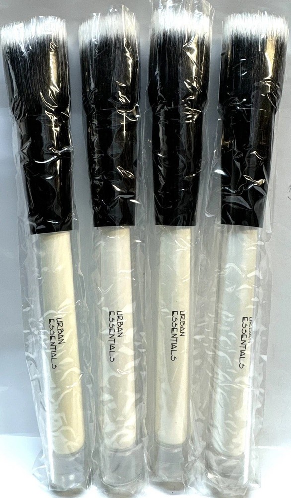 4 urban essentials makeup brushes