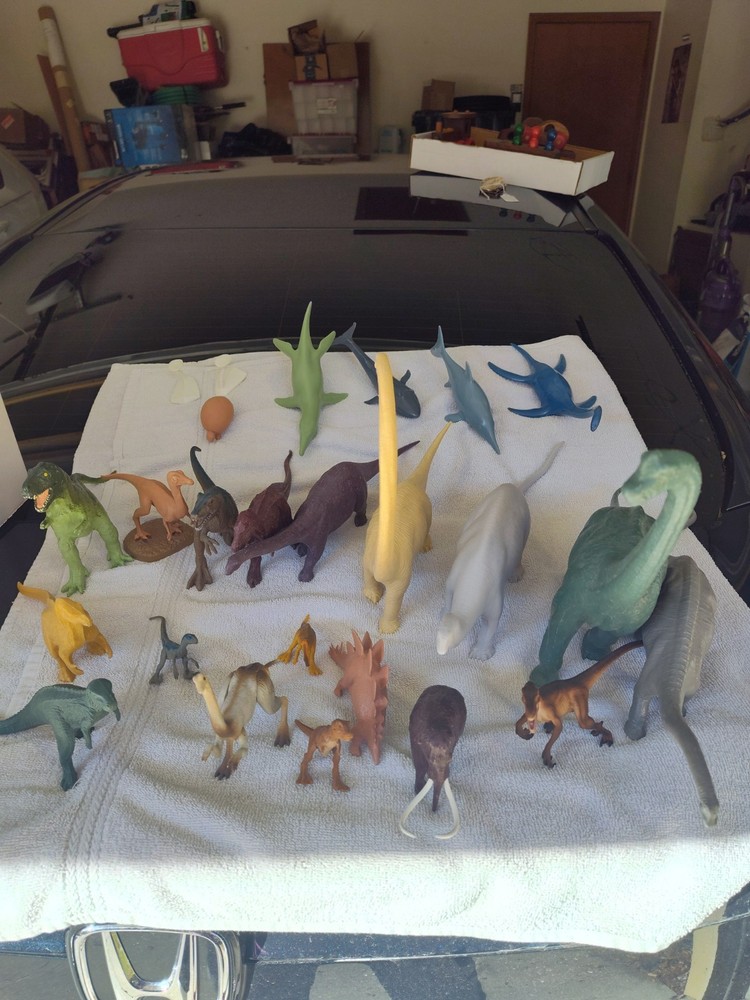23 Hard plastic Dinosaurs various sizes