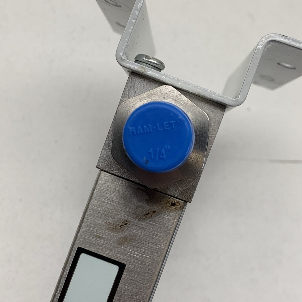 Unit Instruments UFC-180 Mass Flow Controller