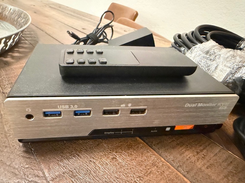 TeSmart DKS202-M24-USBK - KVM Switch - Used