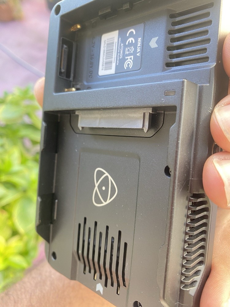 Atomos Ninja V (Near Mint Condition) Box and original accessories