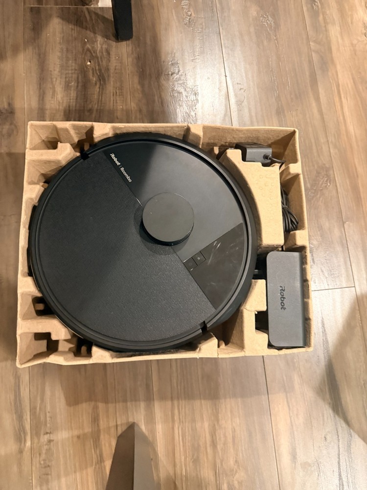 iRobot Roomba 104 Robot Vacuum