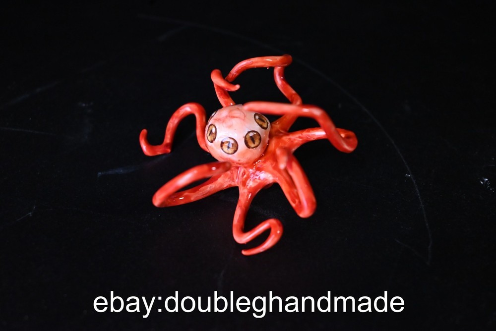 Alien model: Trypanohyncha Ocellus, resin material, fully painted finished piece