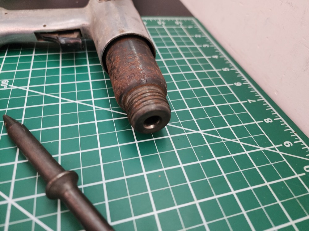 Central Pneumatic Air Impact Hammer p-30258 W/ Extra Attachment Bits