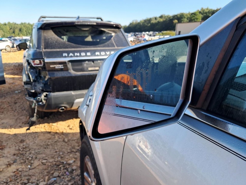 TRAVERSE 2016 Glove Box 4785751