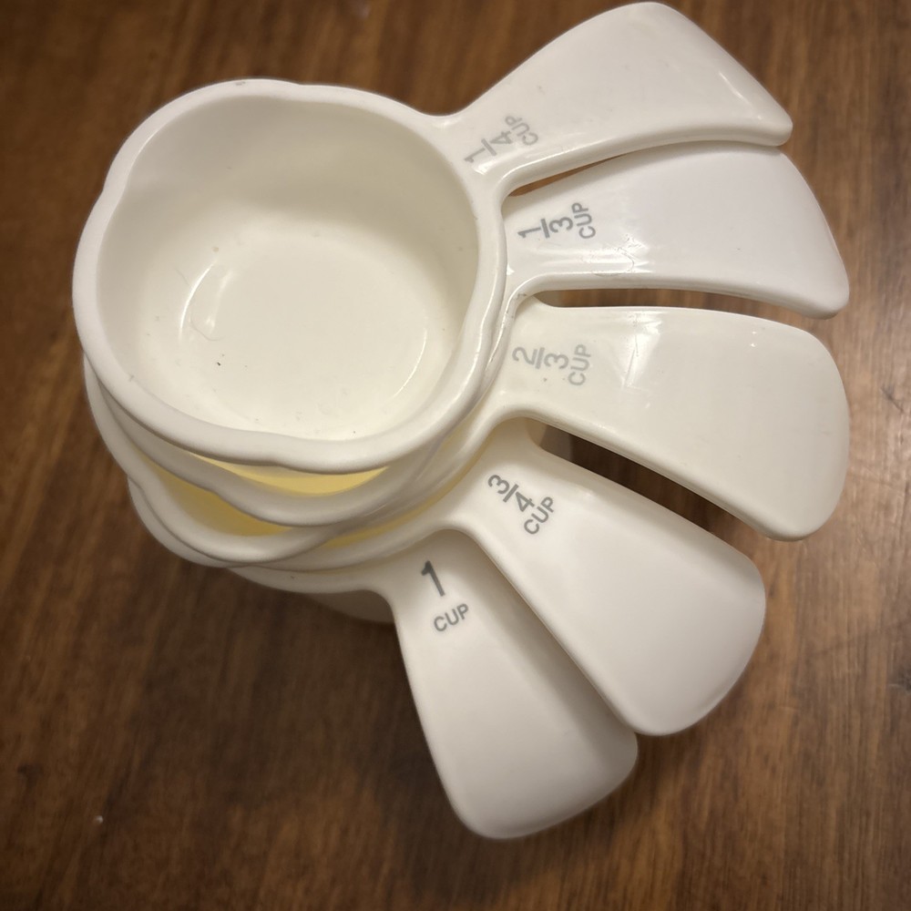 5 Vintage Tupperware White Curved Handle Plastic Measuring Cups