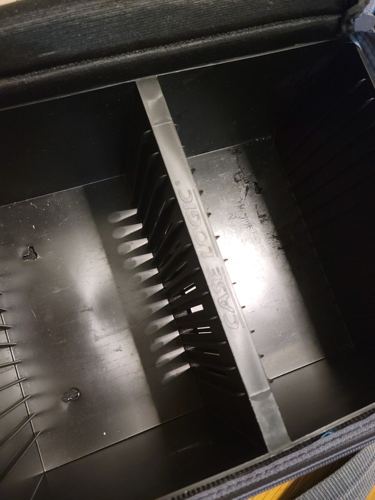 Case Logic 30 CD Carrying Case With Strap Storage Blue